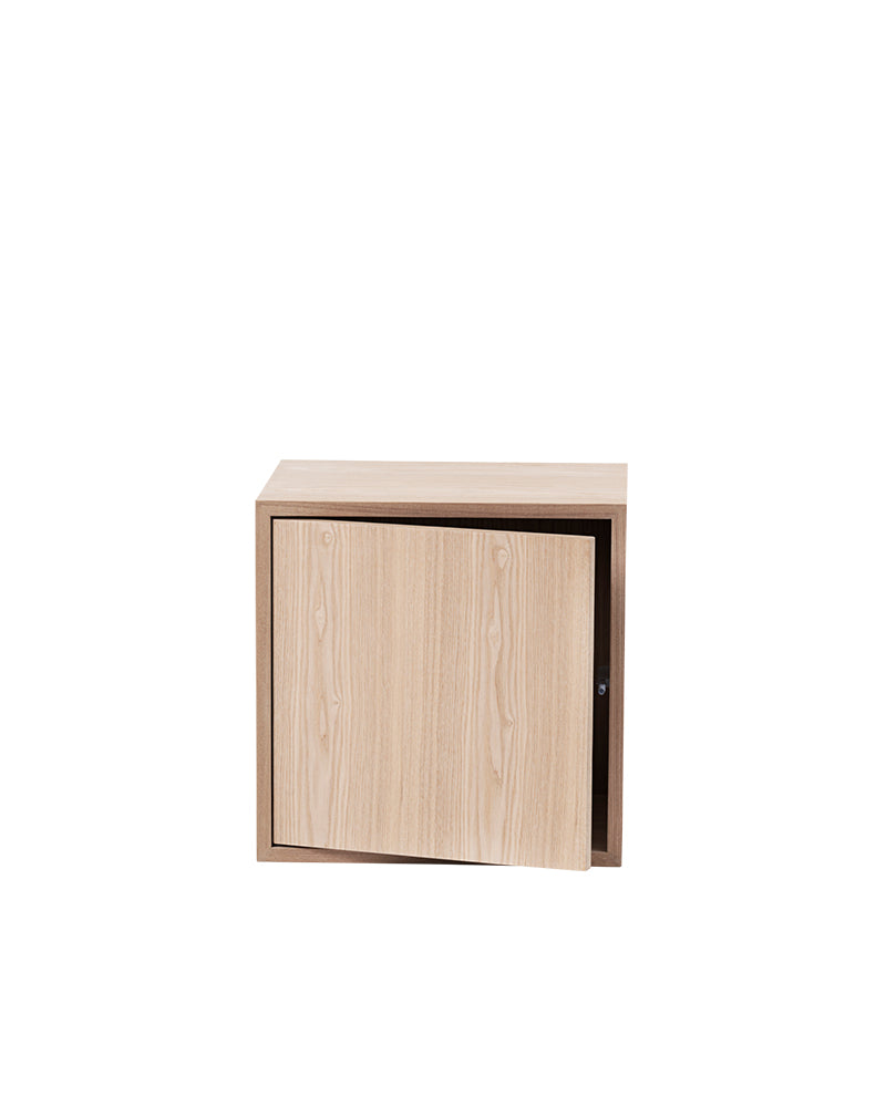 Stacked - Estante em carvalho com porta - Média
